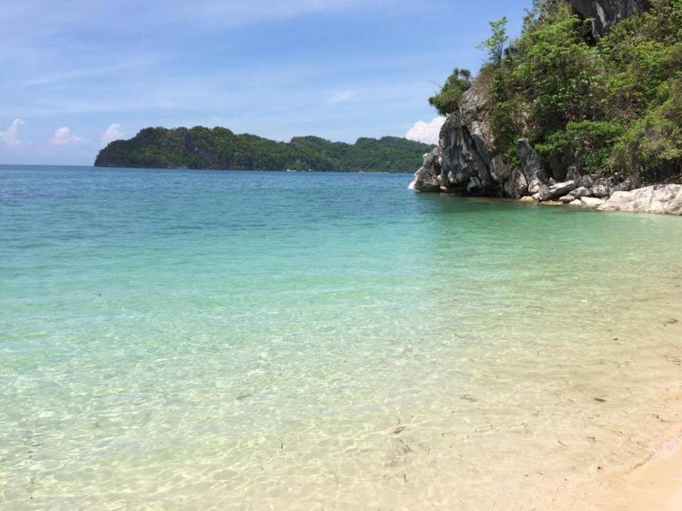 Se San Beach Resort-Isla De Gigantes Carles Екстер'єр фото